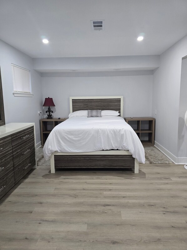 3 bedrooms, desk, iron/ironing board, WiFi