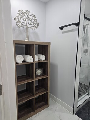 Shower, hair dryer, bidet, towels - Charming 3-bedroom house with WiFi, fitness room in peaceful Metairie (Metairie)