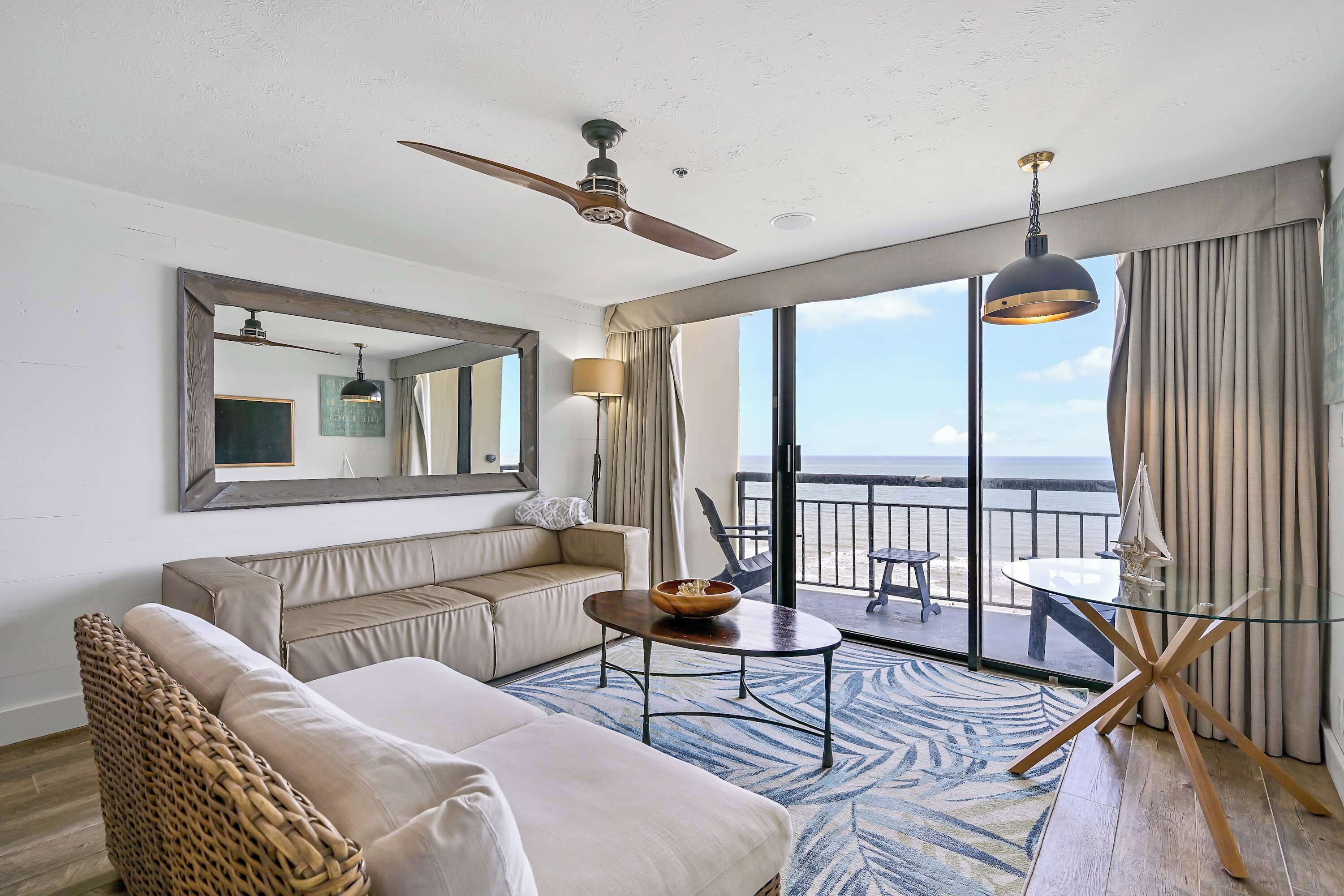 Een televisie, een dvd-speler, een stereo en een kantoor