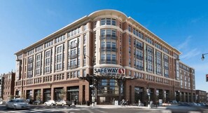 Exterior - Luxury DC-Themed 6BR + Parking | 2 Blocks to Metro (Washington)