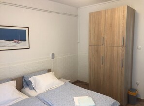 2 chambres, fer et planche à repasser, Wi-Fi, draps fournis