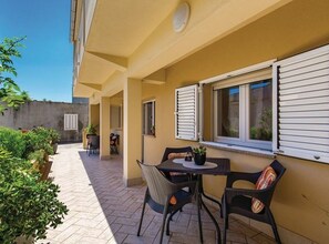 Outdoor dining - Charming One Bedroom Apartment Povljana - One Bedroom Apartment (Povljana)