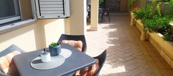 Charming One Bedroom Apartment Povljana - One Bedroom Apartment