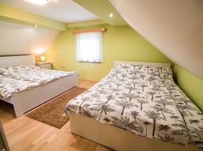 1 chambre, fer et planche à repasser, accès Internet, draps fournis