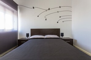 3 bedrooms, desk, iron/ironing board, travel cot