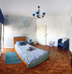 3 bedrooms, desk, iron/ironing board, travel cot