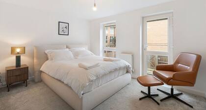Spacious 4-Bed house in Dartford