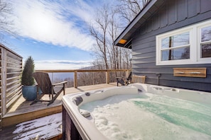 Outdoor spa tub - 5 Mi to Dtwn: Pet-Friendly Gem in Blowing Rock! (Blowing Rock)