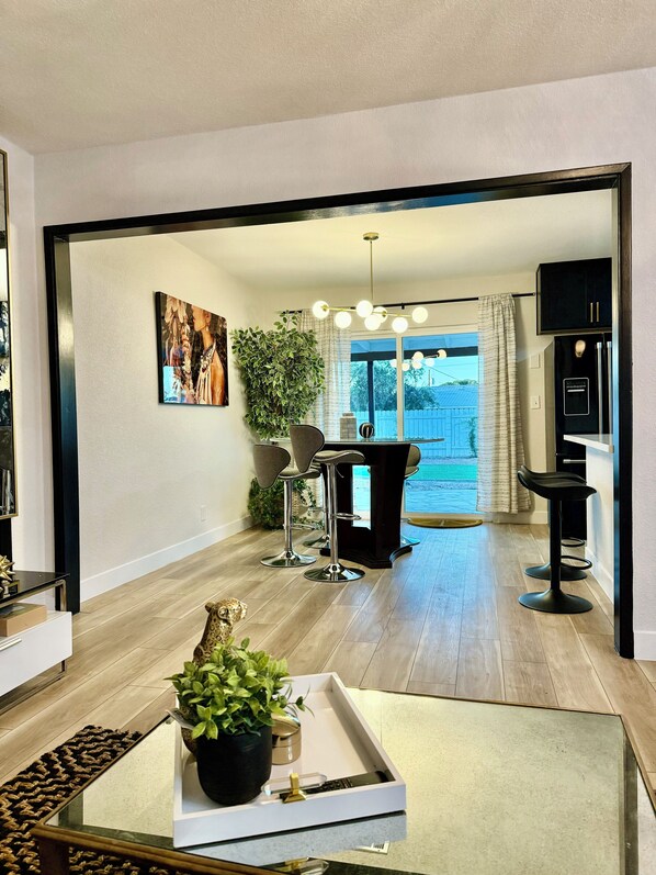 Interior - 3-bedroom House in The Heart of l Las Vegas with WiFi, AC (Las Vegas)