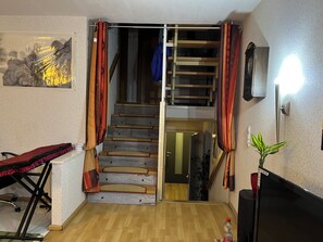 Interior - On the outskirts, close to the highway, all shopping facilities 2 rooms for 4 persons. (Abstatt)