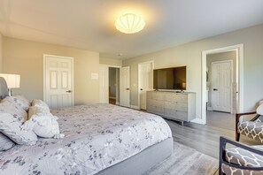 4 Schlafzimmer, Schreibtisch, Bügeleisen/Bügelbrett, WLAN