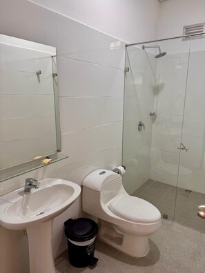 Dusche, Whirlpool, Handtücher, Seife