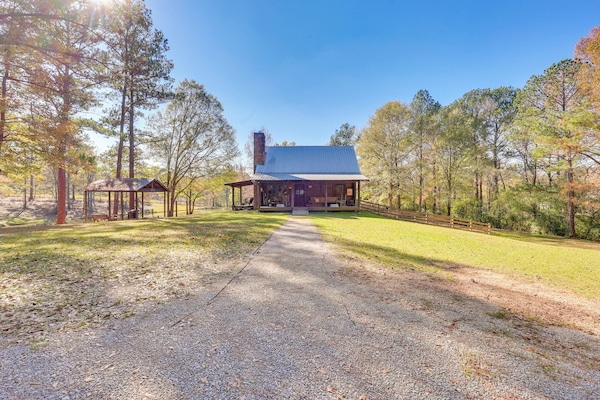 Hueytown Vacation Rental | 2BR | 2BA | 1,600 Sq Ft | Step-Free Entry