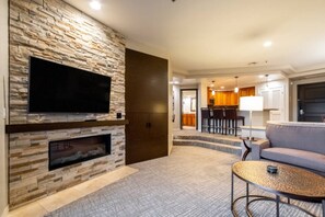 Smart TV, fireplace