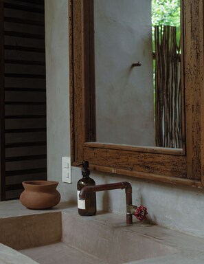 Bungalow, Patio, Garden View | Bathroom | Free toiletries, towels, soap, shampoo - Hotel Las Kiyas (Saladita)
