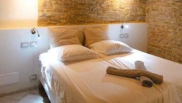 5 bedrooms, iron/ironing board, free WiFi, bed sheets