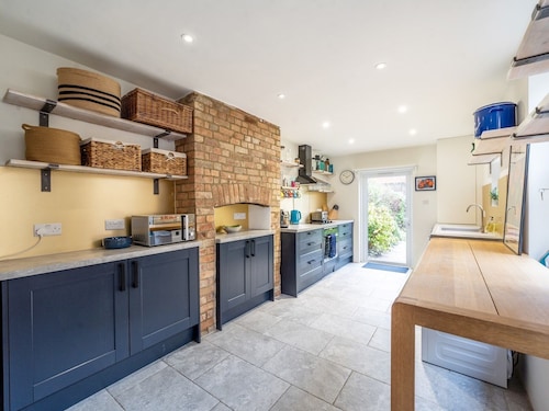 Charming 4BR Victorian Townhouse - Central Oxford - Pass the Keys