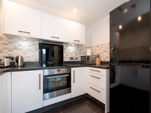 Réfrigérateur, micro-ondes, four, lave-vaisselle