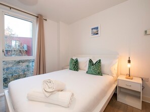 2 chambres, fer et planche à repasser, Wi-Fi gratuit, draps fournis