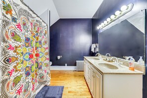 Séchoir à cheveux, serviettes fournies