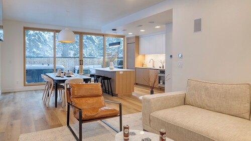 Luxury Ski Home w/ Hot Tub Near Trails & Downtown Parkview Mountain House