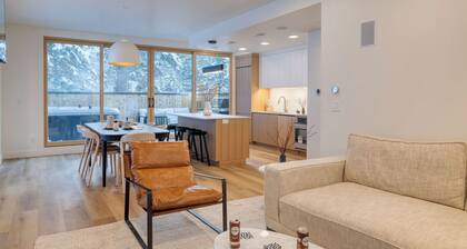 Luxury Ski Home w/ Hot Tub Near Trails & Downtown Parkview Mountain House