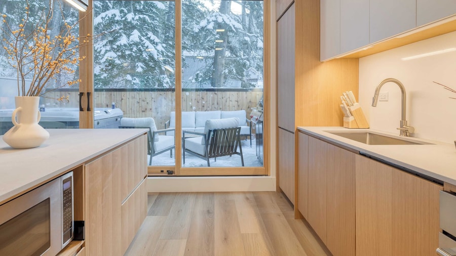 Parkview Mountain House Luxury Ski Home w/ Hot Tub Near Trails & Downtown