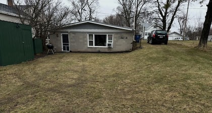 Cozy cottage on the Fox River, in town location
