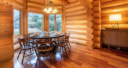 4 Bedroom, 4 Bath, Hot Tub, 104 Acres, Pet Friendly, Weddings!