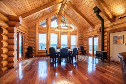 6 Bedroom, 4.5 Bath, Hot Tub, 104 Acres, Pet Friendly, Panoramic Views, Weddings!