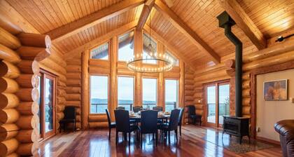 6 Bedroom, 4.5 Bath, Hot Tub, 104 Acres, Pet Friendly, Panoramic Views, Weddings!