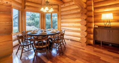 6 Bedroom, 4.5 Bath, Hot Tub, 104 Acres, Pet Friendly, Panoramic Views, Weddings!