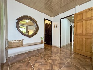 المنشأة من الداخل