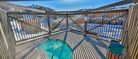 Tina de hidromasaje al aire libre