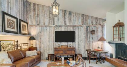 Vail Vista Mountain Retreat w/ Balcony & Views, Near Vail Ski Village
