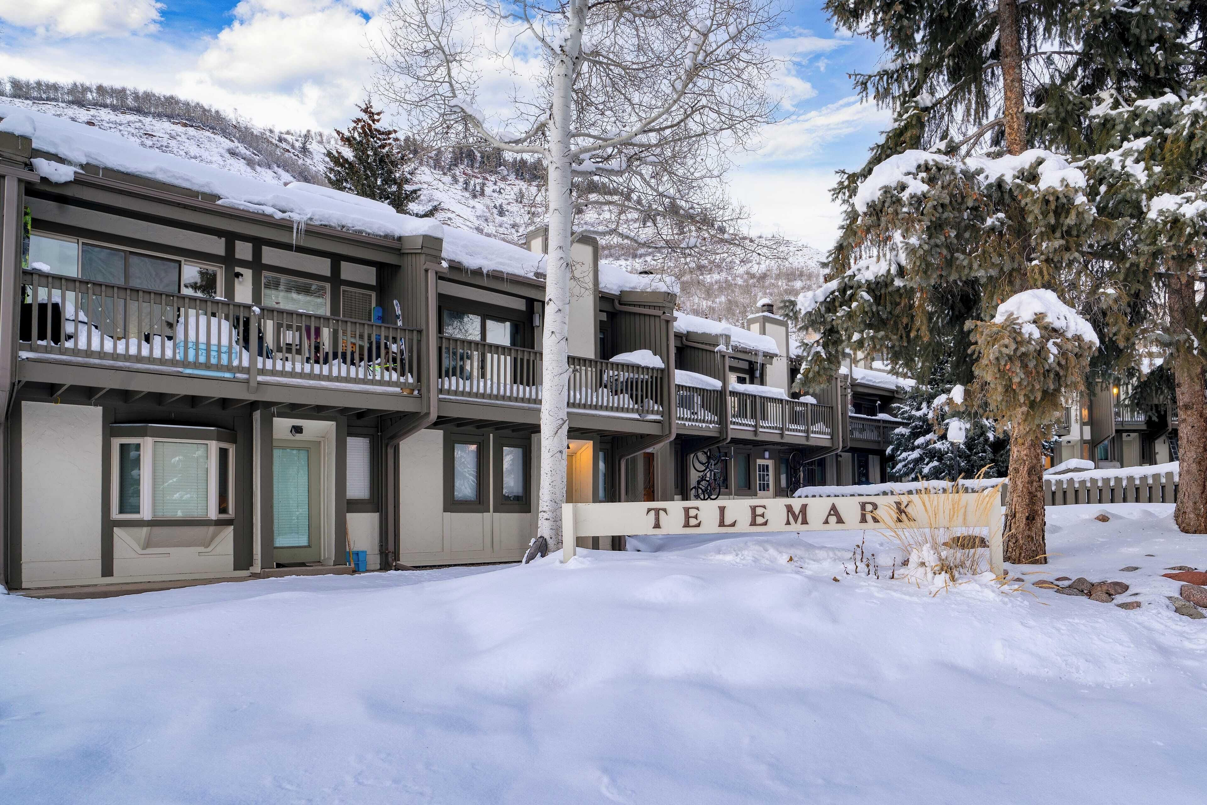 A multi-story building with a balcony and a sign reading "TELEMARK".
