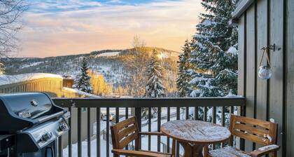 Vail Vista Mountain Retreat w/ Balcony & Views, Near Vail Ski Village