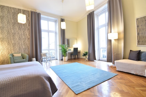 Charming 3-bedroom apartment in delightful Budapest with AC