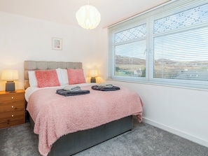 5 bedrooms, free WiFi, bed sheets