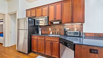 Fridge, microwave, stovetop, dishwasher