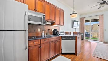 Fridge, microwave, stovetop, dishwasher