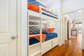 3 bedrooms, desk, iron/ironing board, WiFi