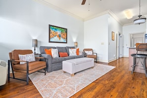 Smart TV - Aubie's Penthouse ~ 3/2 condo in Auburn, Alabama! (Auburn)