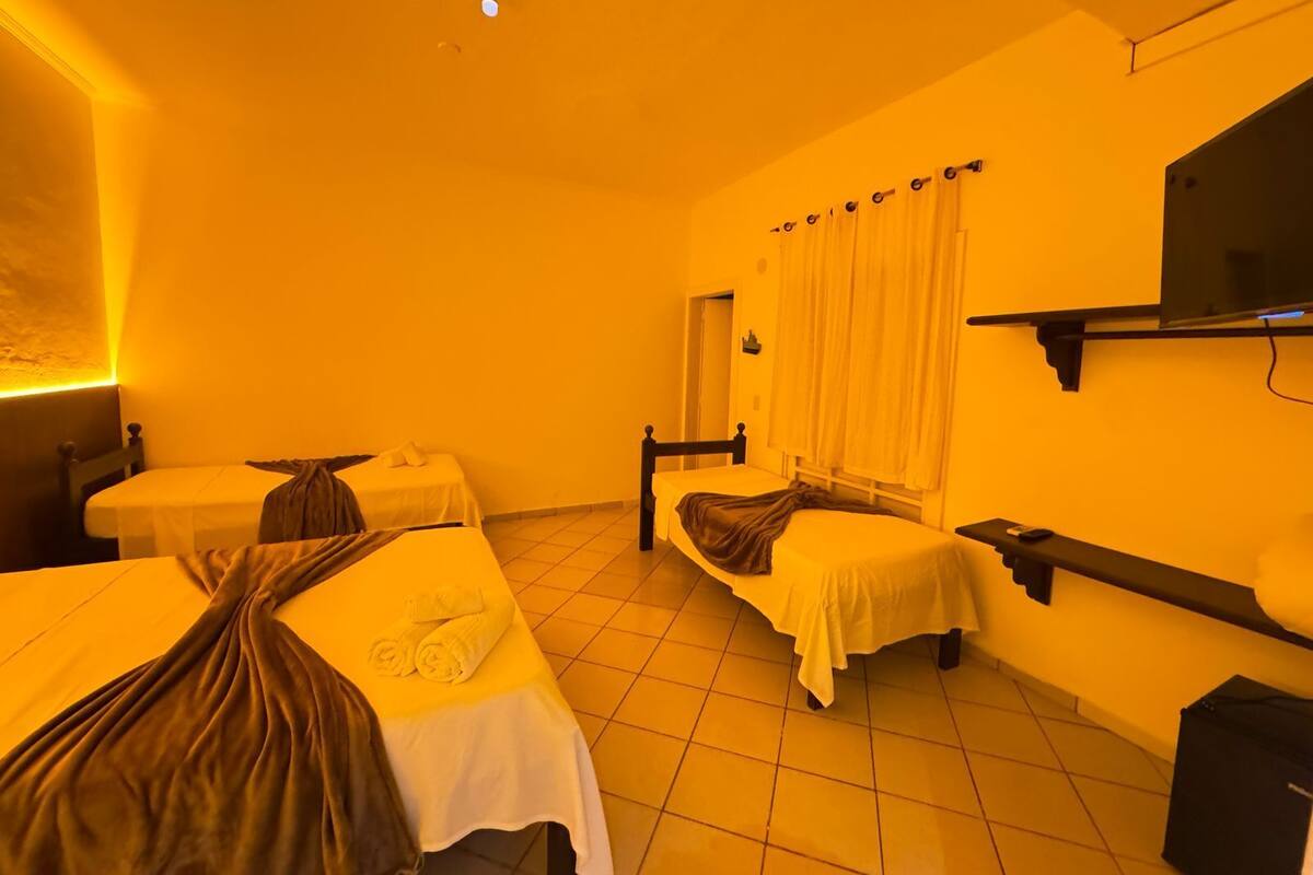 Quadruple Room | WiFi (free), bed sheets
