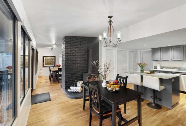 Dining - Ranch house in Bridal Trails (Kirkland)
