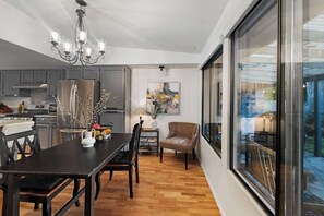 Dining - Ranch house in Bridal Trails (Kirkland)