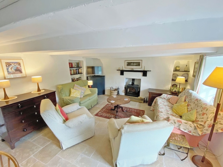 3 Bedroom Accommodation In Lower Town - Fishguard