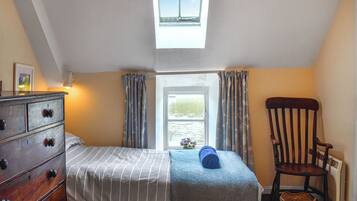 3 bedrooms, bed sheets