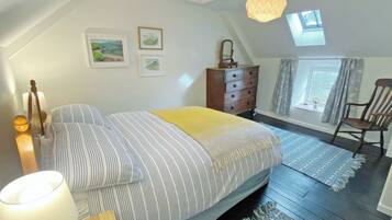 3 bedrooms, bed sheets