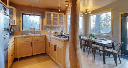 Deck Views, Fire Pit, Pool, 3 Mins to Beach Madrona Tree Retreat by Avantstay